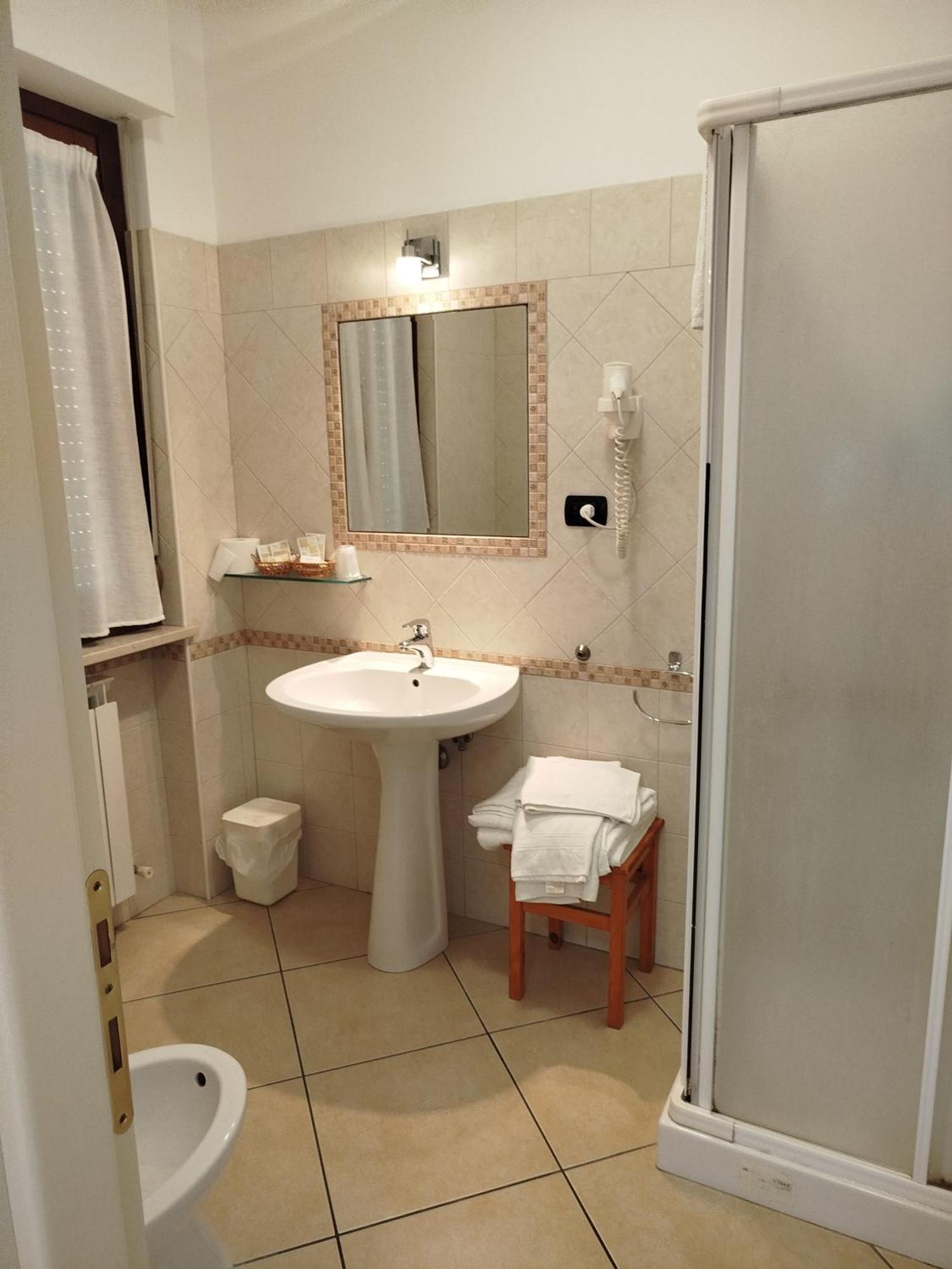 Albergo Le 2 Rose Сан-Северино-Марке Экстерьер фото
